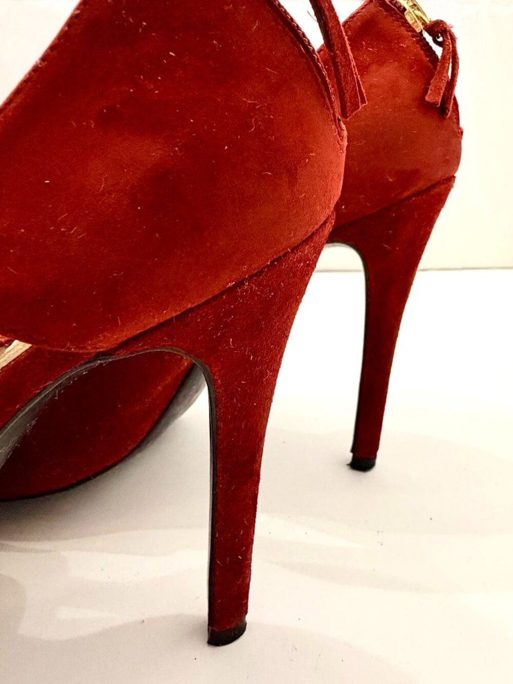 Guess By Marciano "Ramba" Red Suede Cutout Pump - Size 6-1/2 - Picture 8 of 11